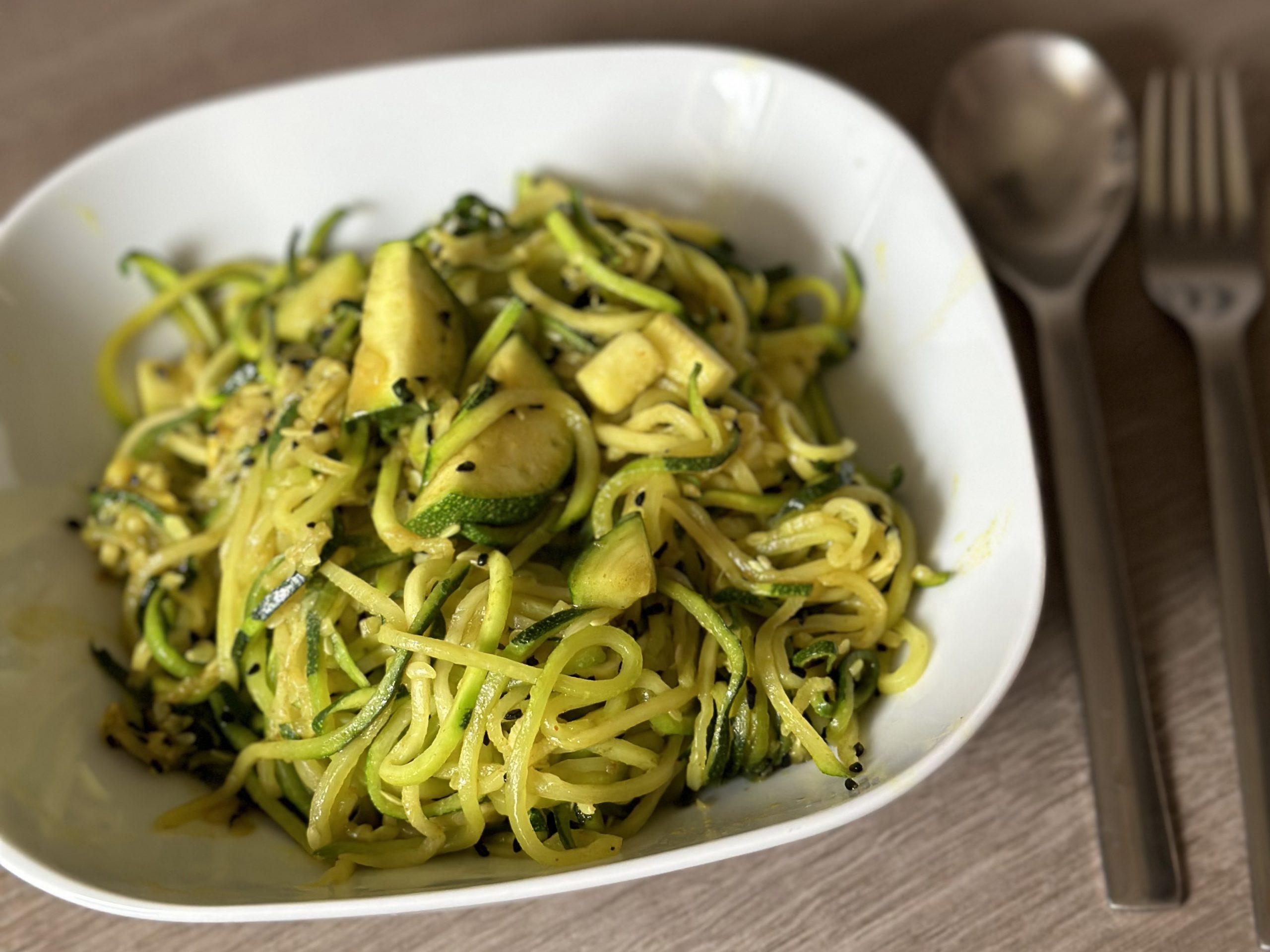 Selbstgemachte Zucchini-Nudeln by Bintu Cham - Mrs.CITY München